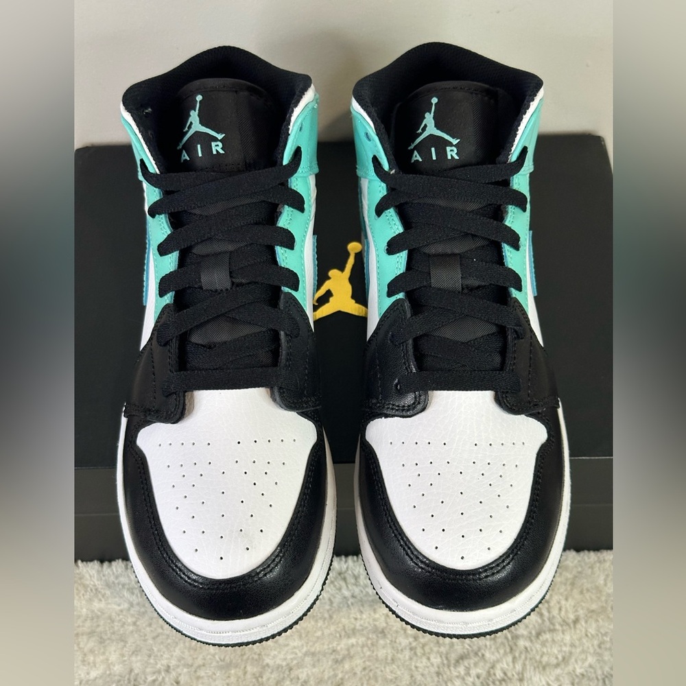 Jordan 1 Mid - Picture 2 of 11